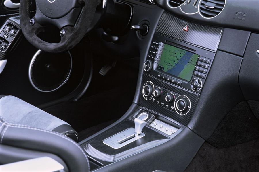Детали интерьера Mercedes-Benz CLK-Class AMG DTM Cabriolet (A209) 2006 года  (фото 43 из 58)